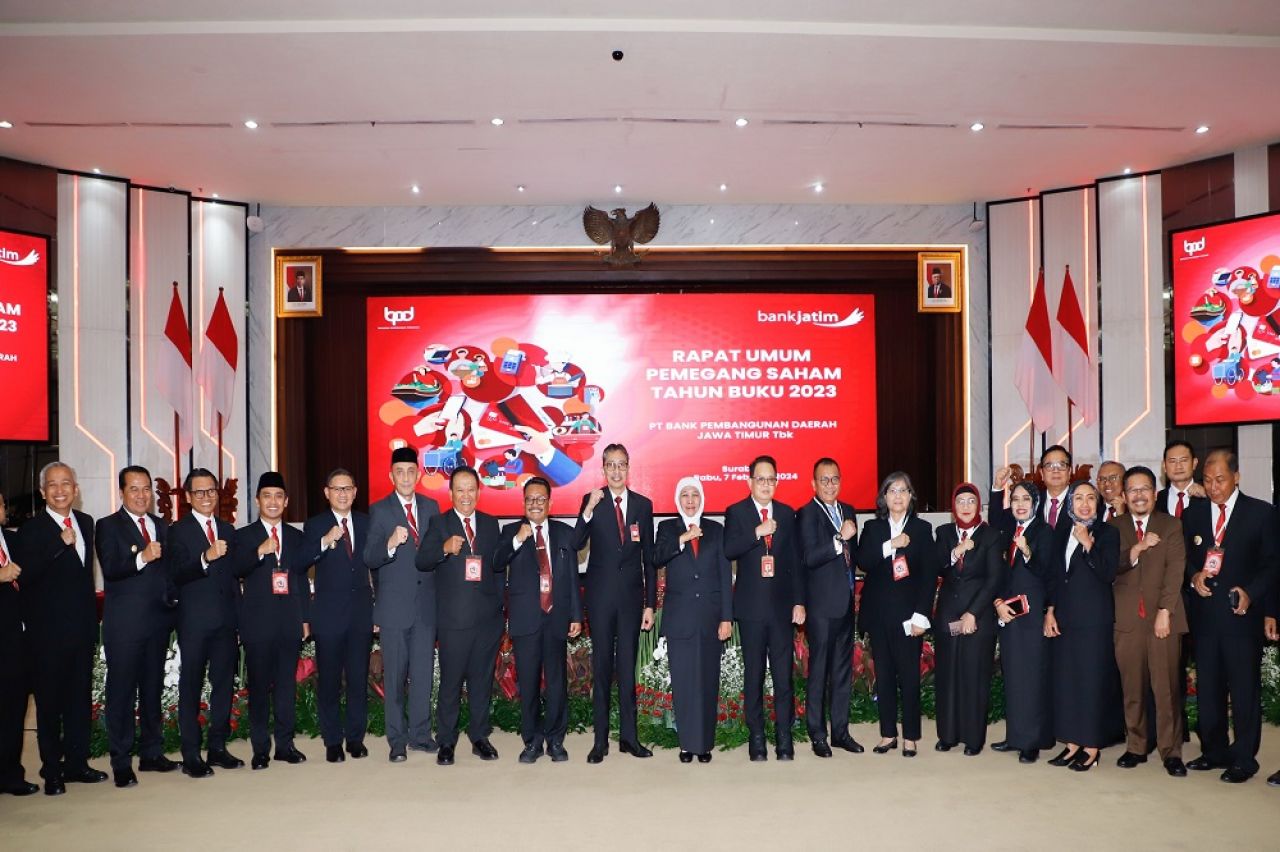 Istu Hari Subagio Dilantik Sebagai Pimpinan DPRD Jatim, Gubernur Ajak Jaga Soliditas Dan Kekompakan