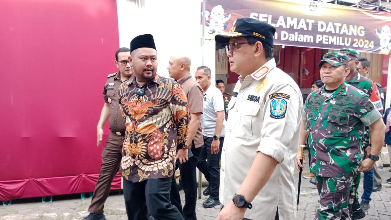 Sidak Plt Gubernur Jatim Adhy Karyono dan Forkopimda Pastikan Kesiapan Logistik Pemilu 2024