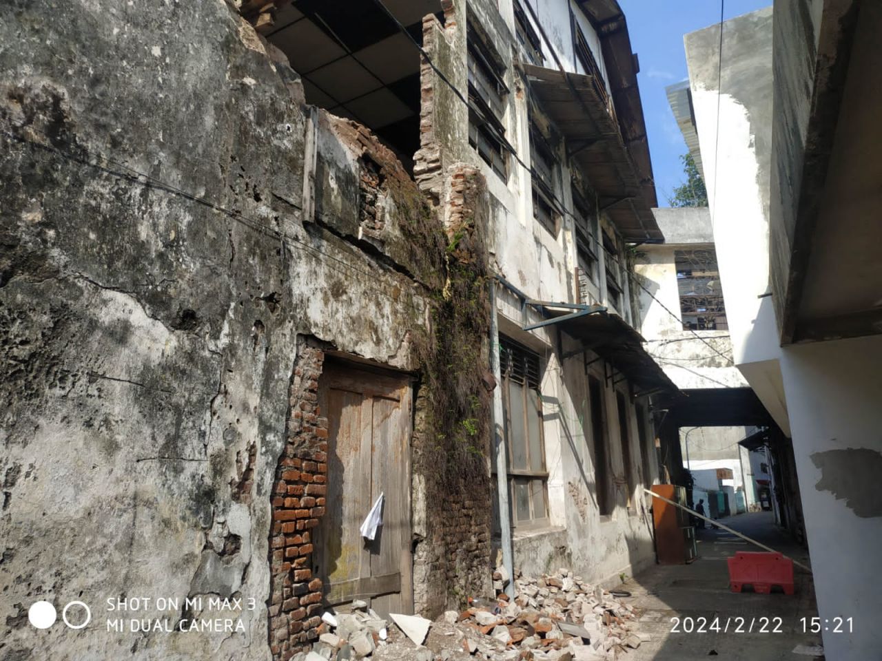 Tempat Usaha Tertimpa Bangunan Kuno di Kraton Gang II, Warga Ingin Eri Cahyadi Turun Tangan 