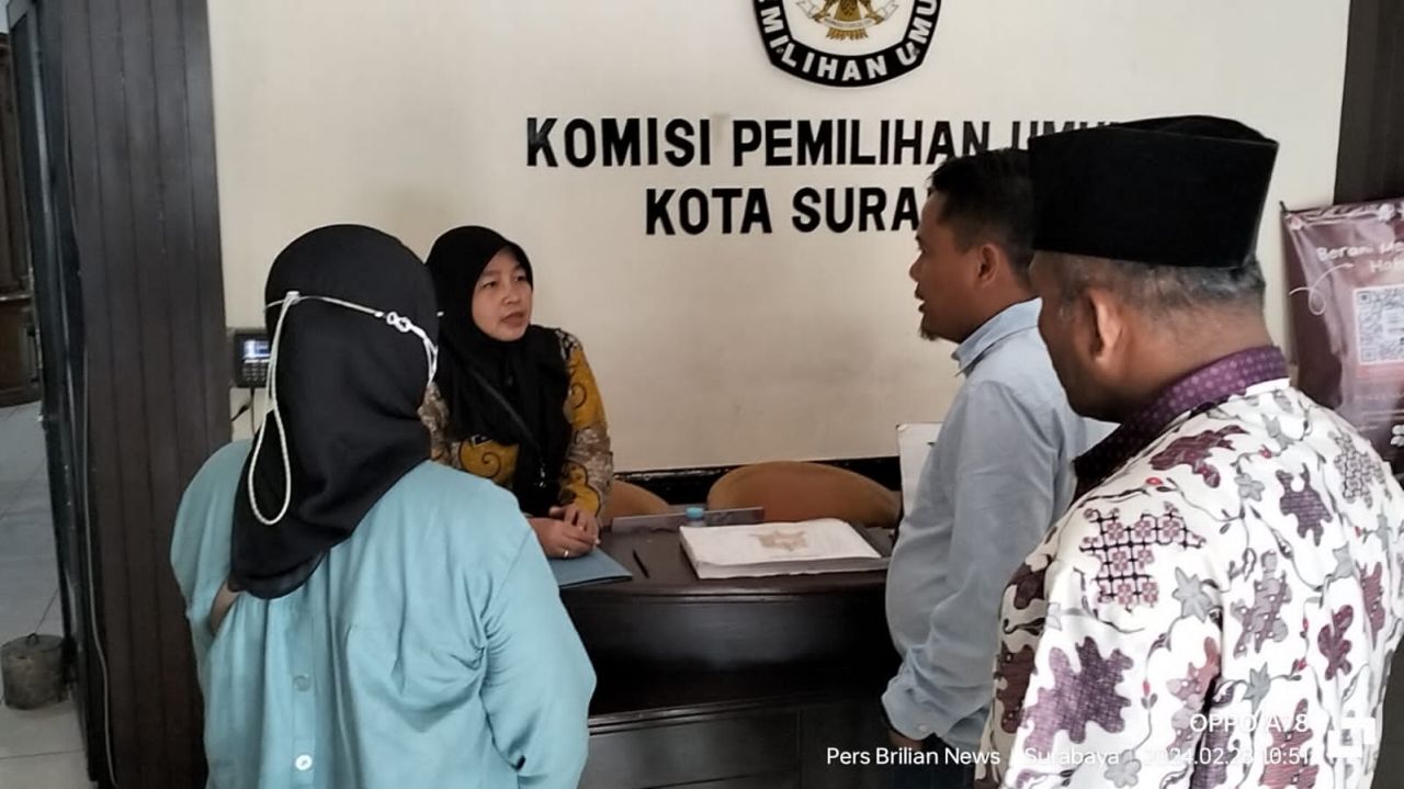 Endus Dugaan Oknum Caleg Gunakan Ijazah SMP, AMI Datangi KPU Surabaya 