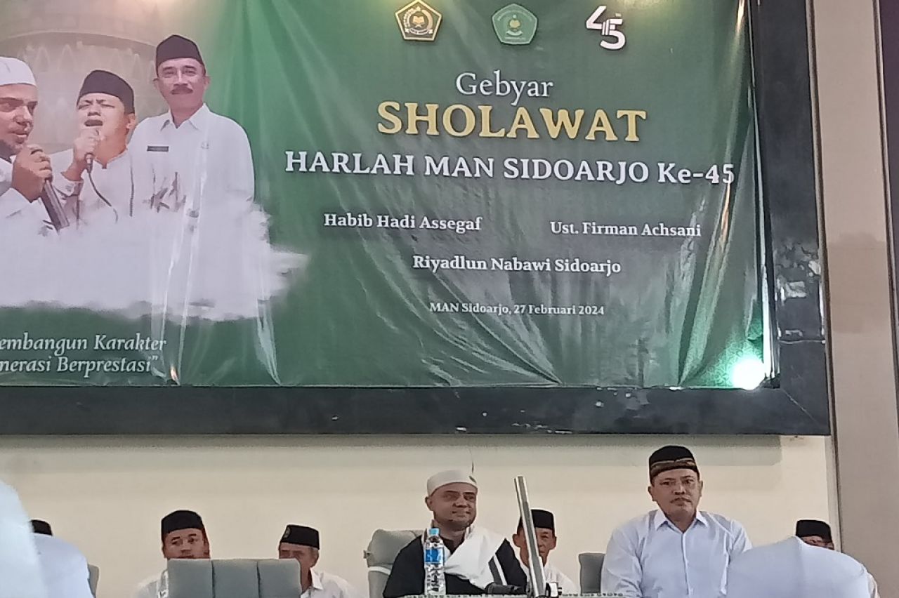 Harlah Ke-45 MAN Sidoarjo Gelar Gebyar Shalawat Bersama Habib Hadi