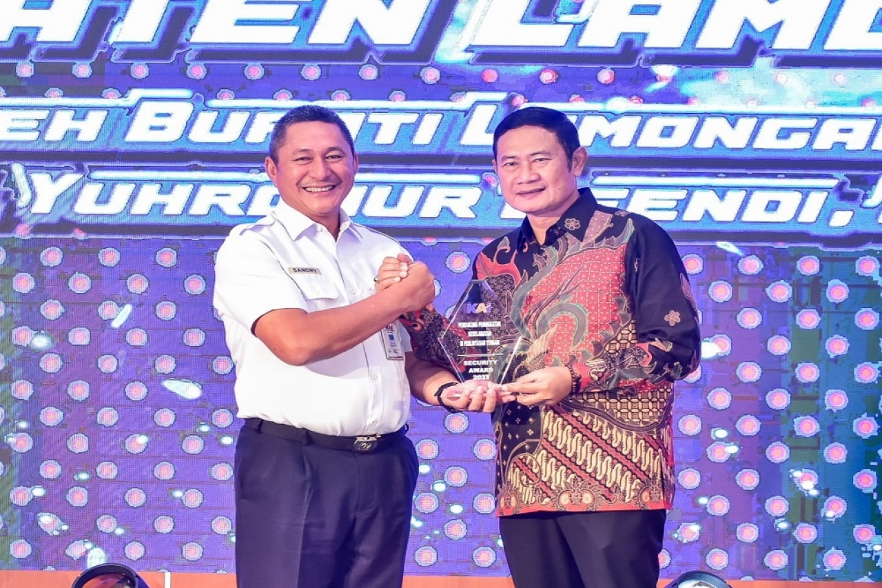 Bangun 33 Palang Pintu di Perlintasan, Bupati Yuhronur Dapat Penghargaan Dari KAI