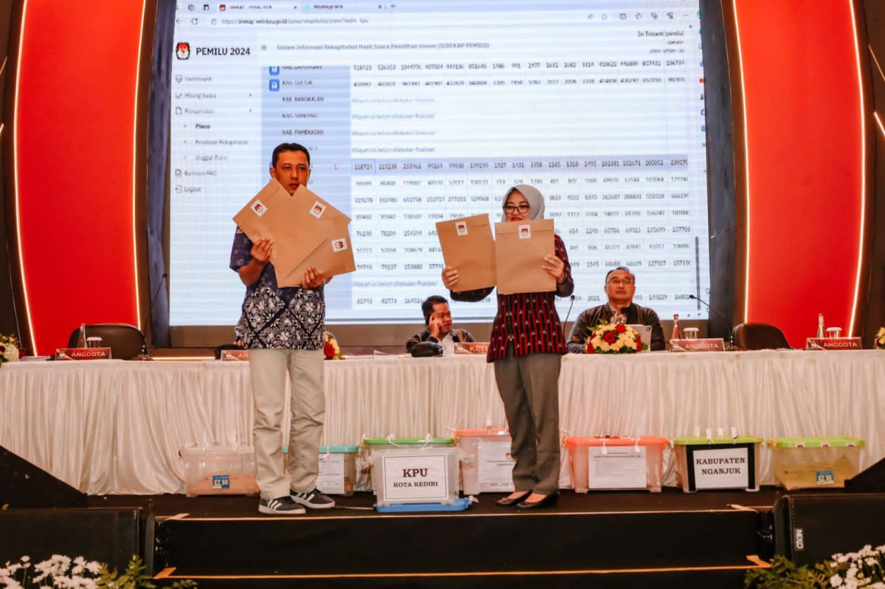 Rekapitulasi Hasil Perolehan Suara Hari Ketiga, KPU Jatim: Partisipasi Masyarakat Tembus 82 Persen