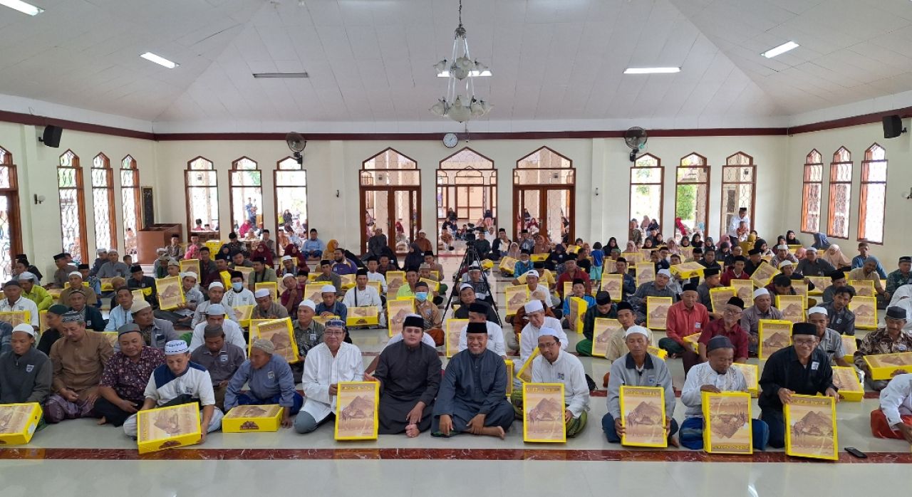 270 Masjid, Musholla, dan Pesantren Terima Paket Bantuan Kurma Dari Ponpes Al Islah