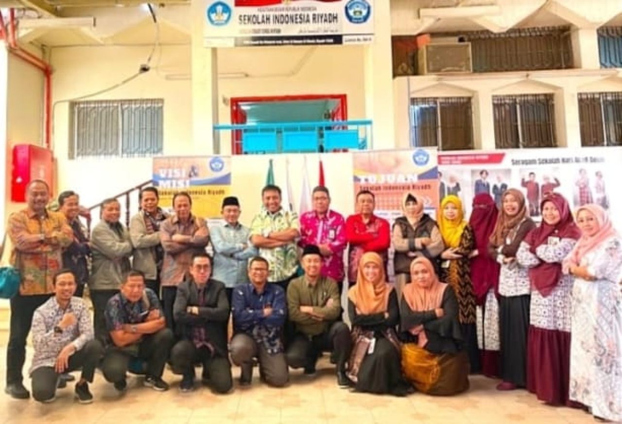 Unesa Berikan Beasiswa Untuk Pelajar Sekolah Indonesia Di Riyadh Dan Jeddah