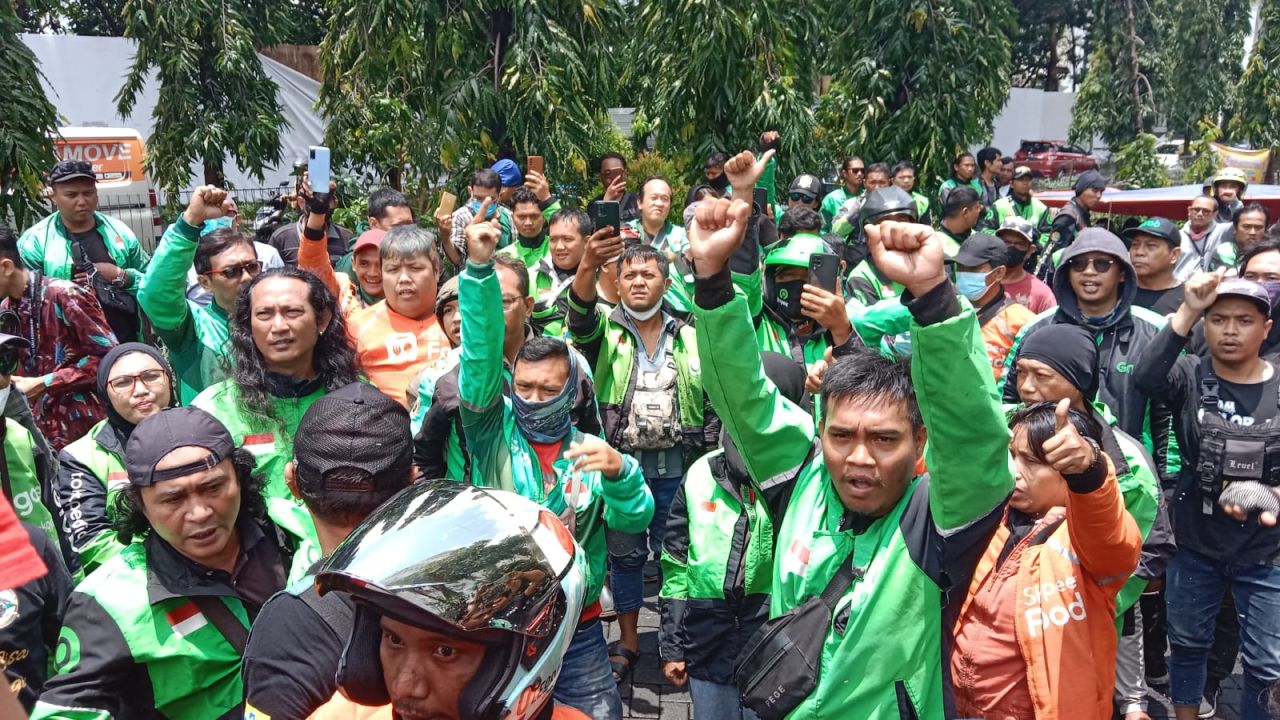 Ojol Surabaya Sepakat Boikot Apartemen Puncak Kertajaya