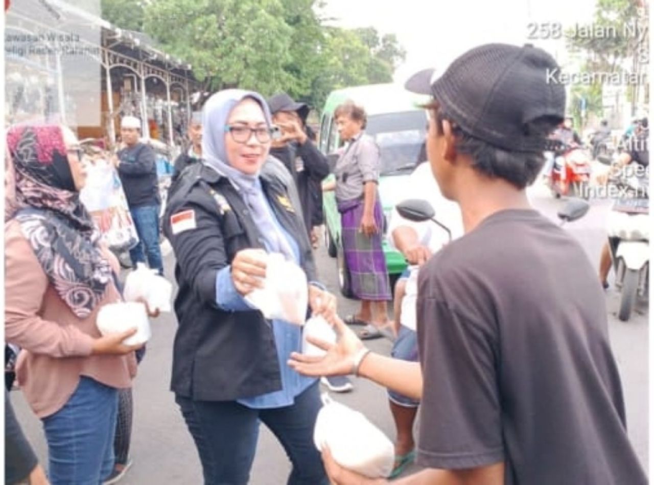 Empat Hari Berturut-turut AMI Bagikan Takjil 