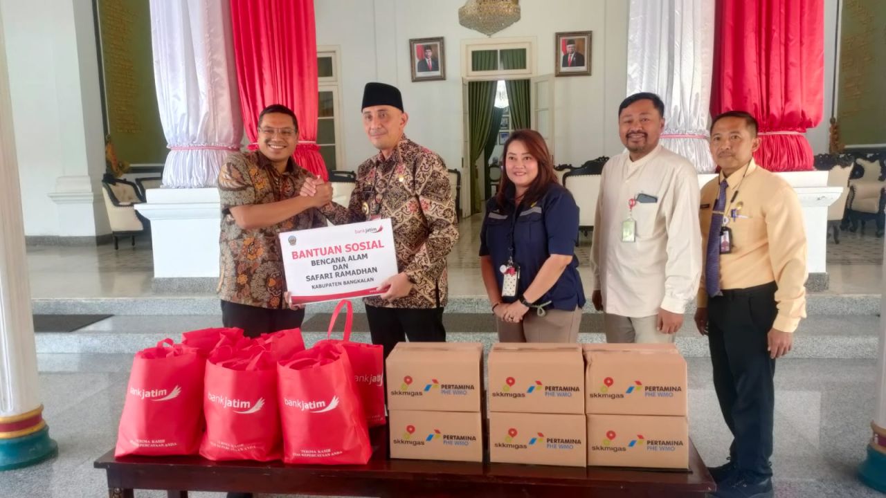 Pj Bupati Jamin Bantuan Ribuan Sembako PHE WMO untuk Korban Banjir Bangkalan Akan Tepat Sasaran