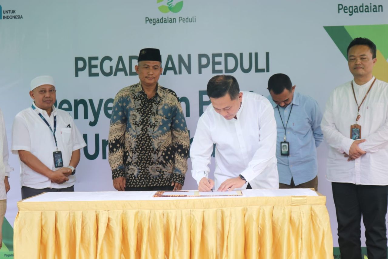 PT Pegadaian Peduli Hadir Untuk Negeri, Serahkan Bantuan 2 Unit Mobil Ambulance