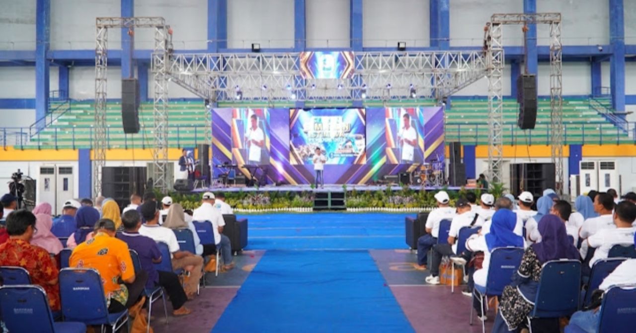 Keterangan Foto : Acara pengundian hadiah Senyum Simapan Istimewa periode 2023, Sabtu (2/3) di Lamongan Sport Center. ZR
