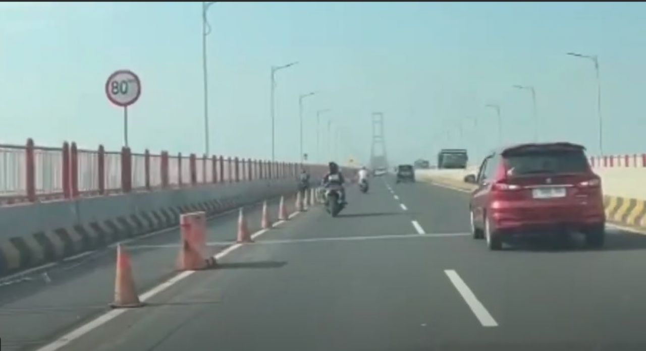 Polisi Tanggapi Video Viral Pengendara Motor Gunakan Jalur Roda Empat Di Jembatan Suramadu