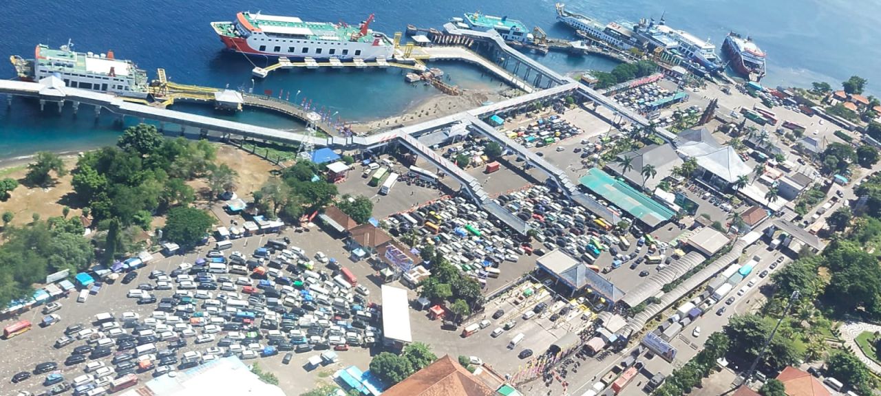 Patroli Udara Rutin Helikopter AS 365 N3+ Memastikan Kelancaran Arus Mudik Banyuwangi-Bali