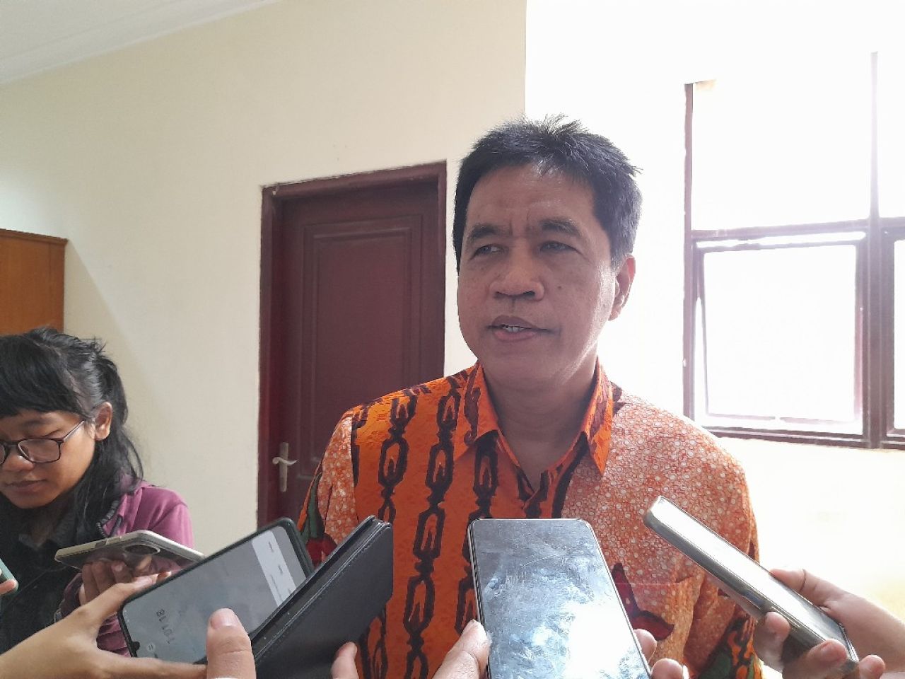 Dianggap Melanggar, Imam NasDem Tantang Pemkot Bongkar Reklame di Viaduct Gubeng