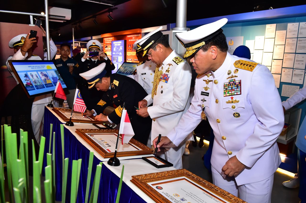Emosi dan Solidaritas Bersama di Monumen Peringatan