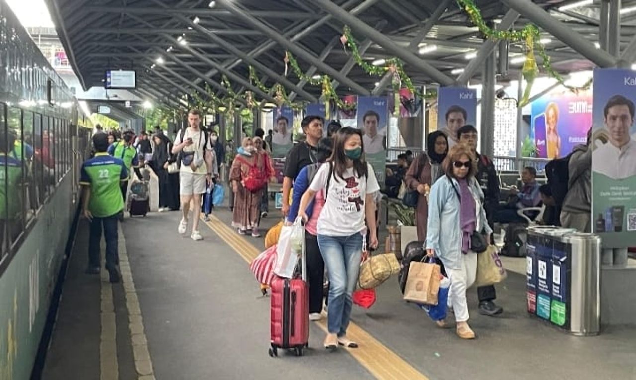 Kebutuhan Penumpang Masih Tinggi, PT KAI Terus Operasikan 5 KA Tambahan Hingga 30 April