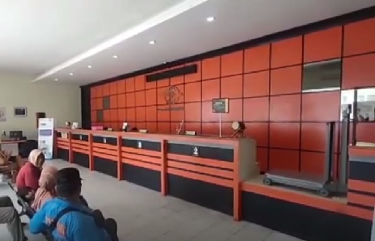 Lonjakan Kiriman Uang dari Warga Madura Perantauan Naik 21% Lebih  Jelang Lebaran Melalui Kantor Pos