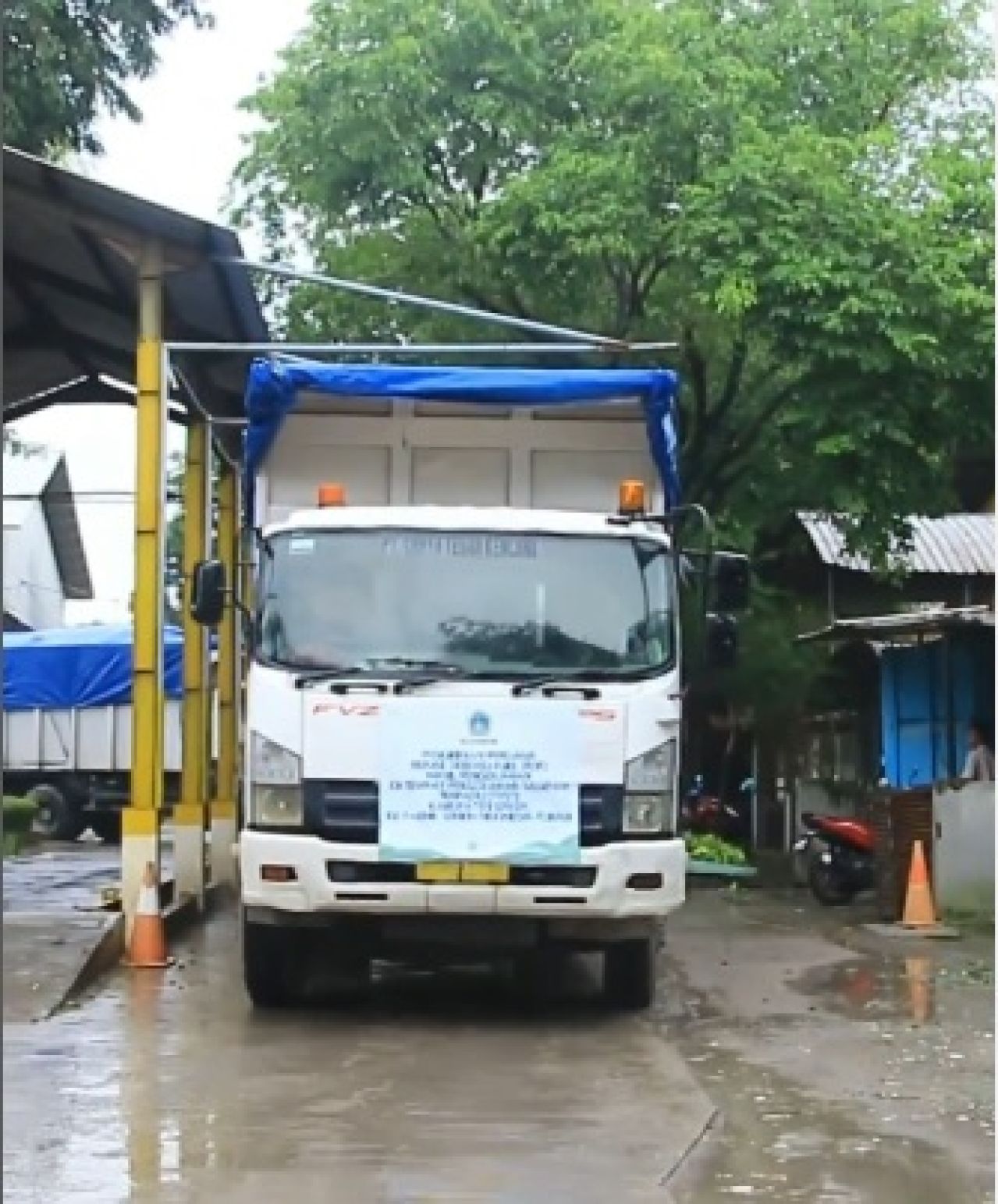 Kirim Perdana Sampah Refuse Derived Fuel TPST Ngipik Kepada PT. Semen Indonesia