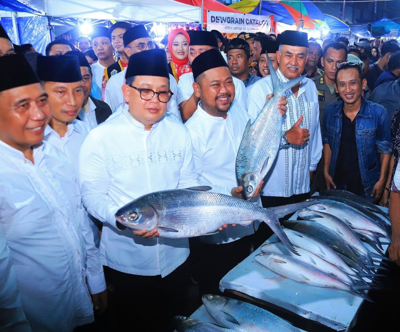 Pj Gubernur Jawa Timur menghadiri Kontes Bandeng Kawak Tahun 2024 di Gresik