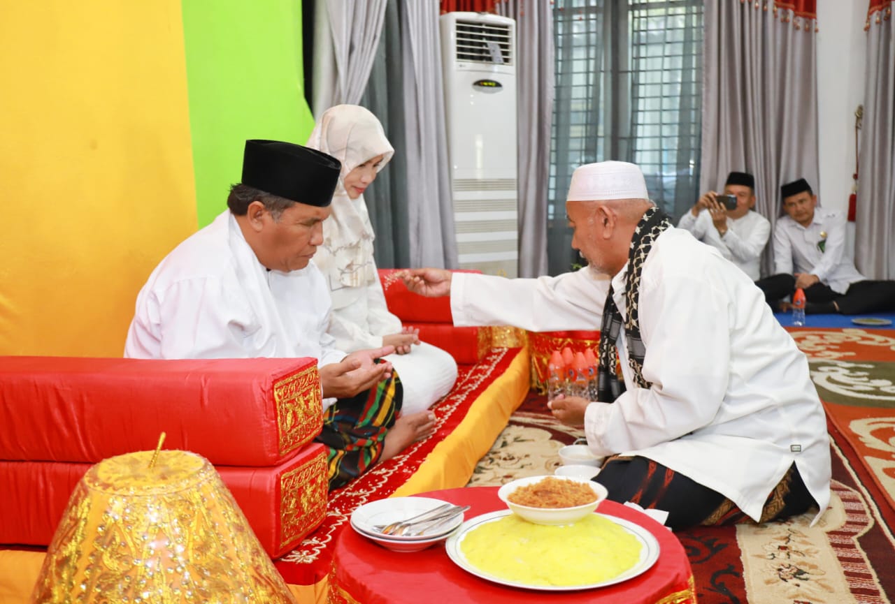 Jelang Berangkat Haji Bersama Sirul Mubtadin dan Travel Mahabbah, PJ Bupati Pidie dipeusijuk 