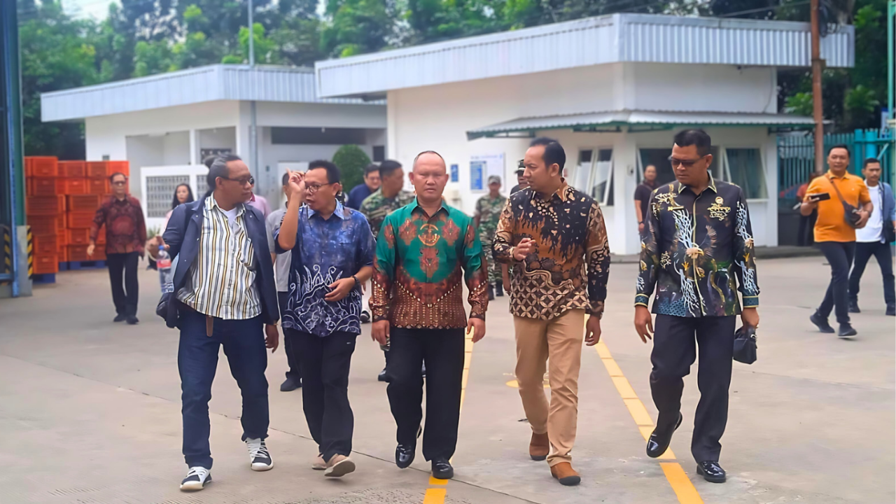 Deputi Wantannas Mayjen TNI Syachriyal E. Siregar Beserta Rombongan Saat Mengunjungi Pengolahan Kedelai Edamame PT GMIT di Jember