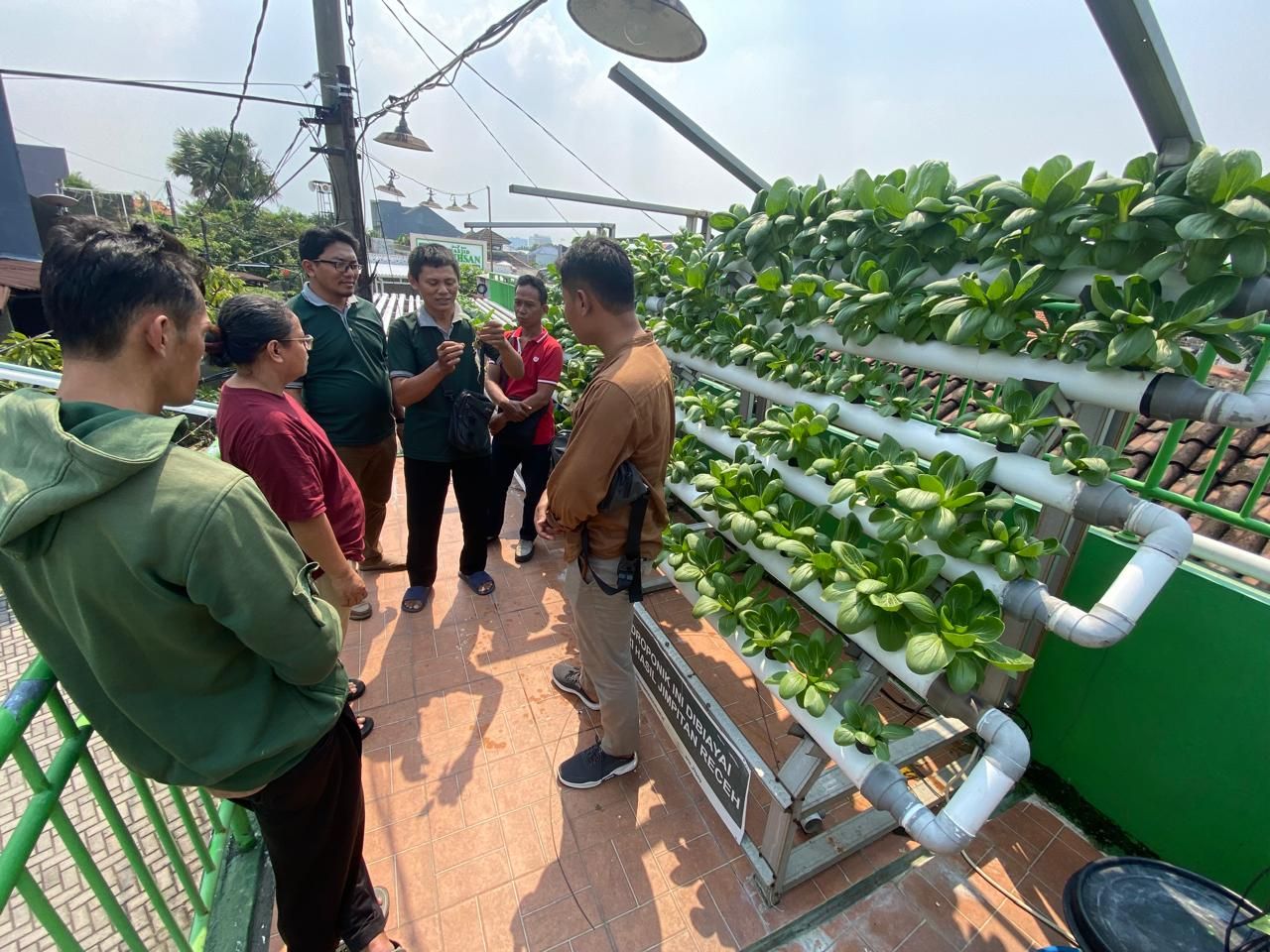 Kampung Kauman Berseri Tambak Osowilangun Surabaya Kunjungi Kampung Edukasi Sampah