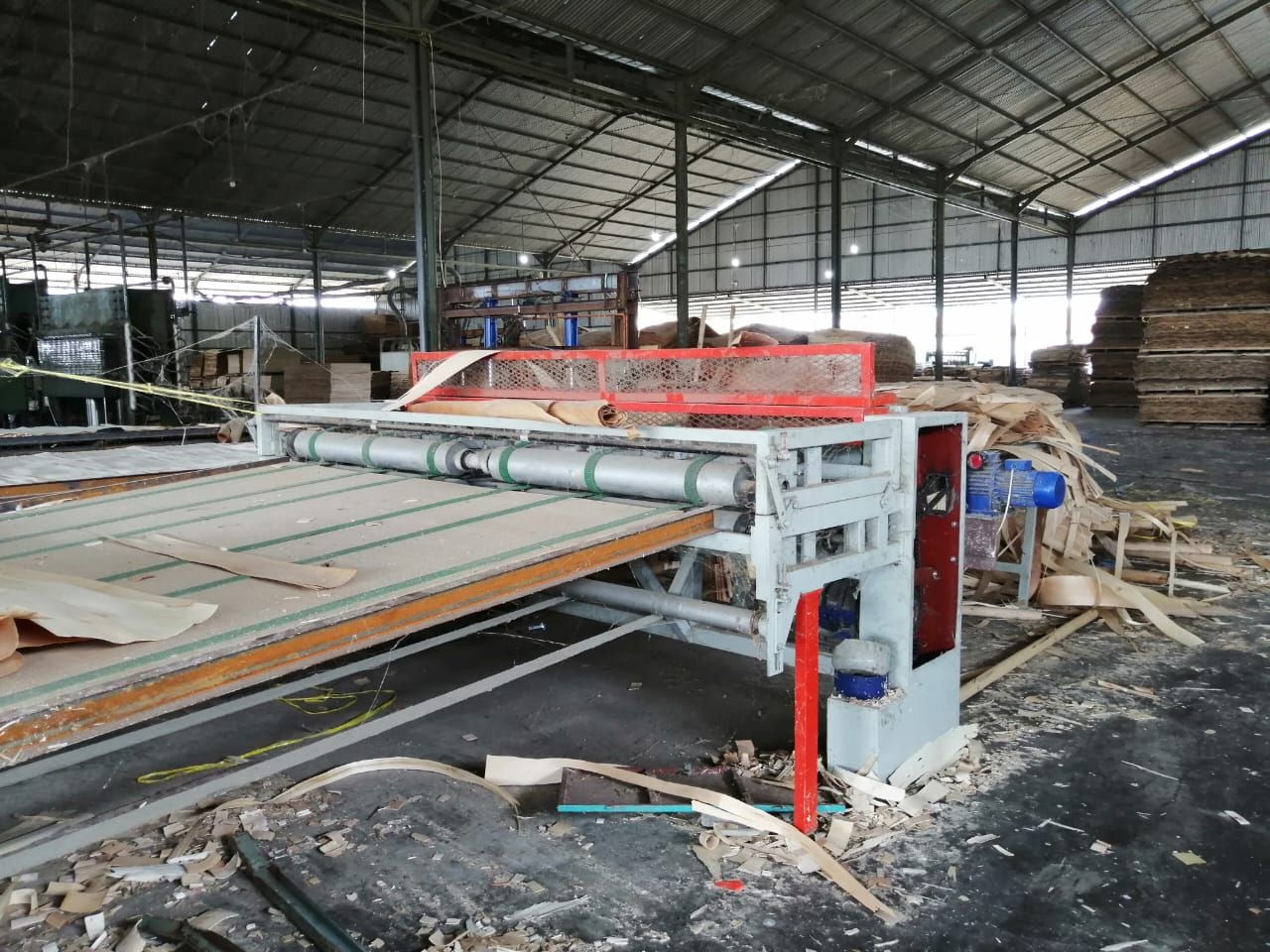 Pabrik Plywood di Jawa Timur