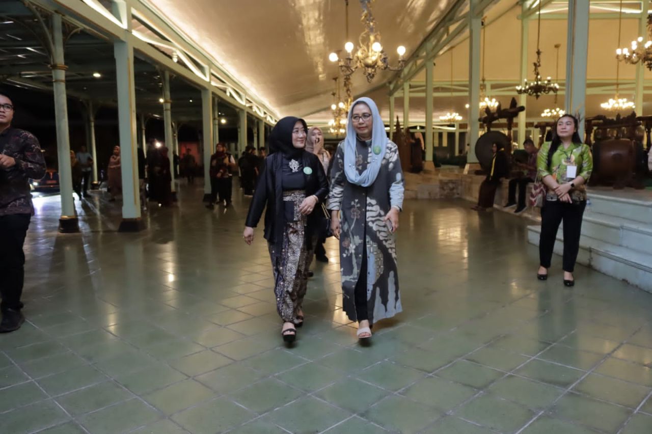 Tim Penggerak PKK Jawa Timur Ikuti Lomba Peringatan Hari Kesatuan PKK ke-52