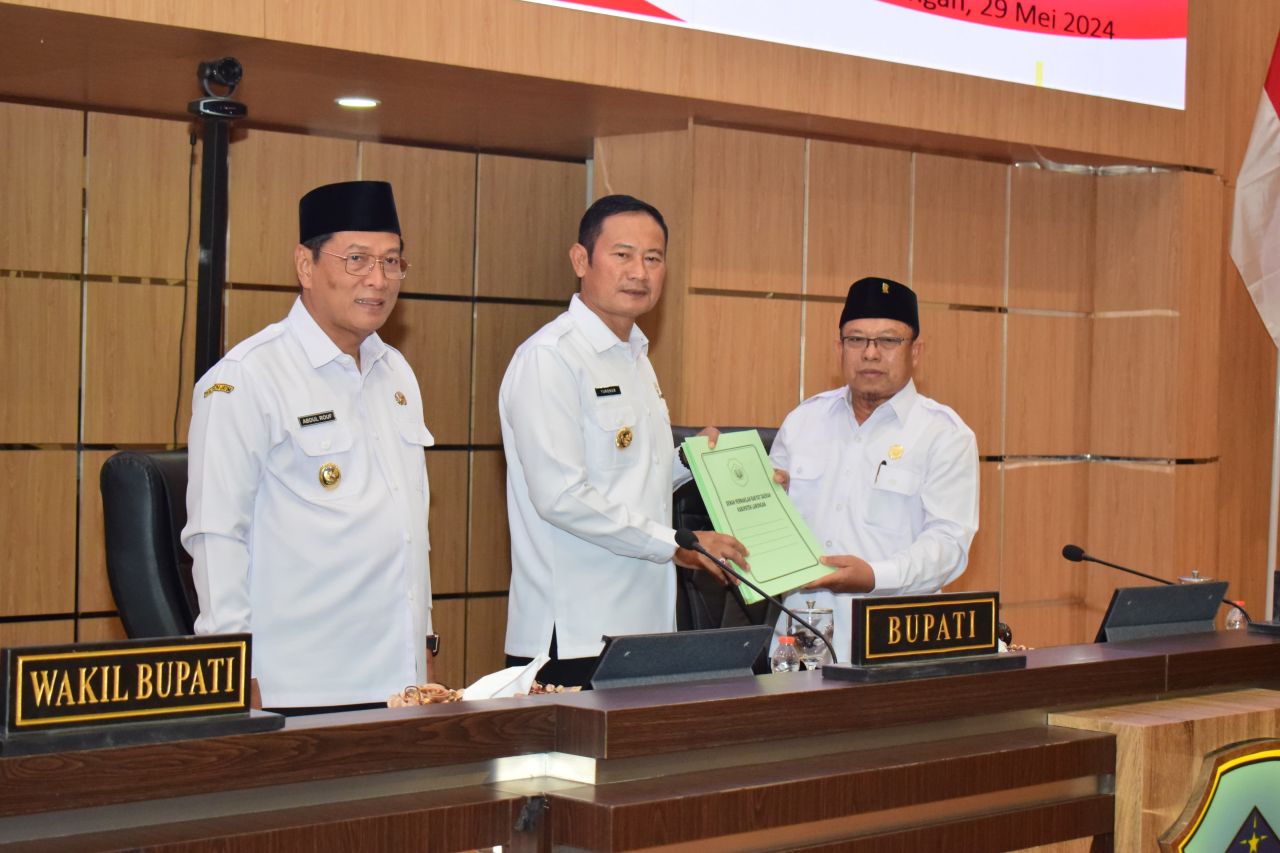 Rapat Paripurna DPRD Lamongan: Pandangan Umum Tujuh Fraksi atas Raperda Pertanggungjawaban APBD 2023
