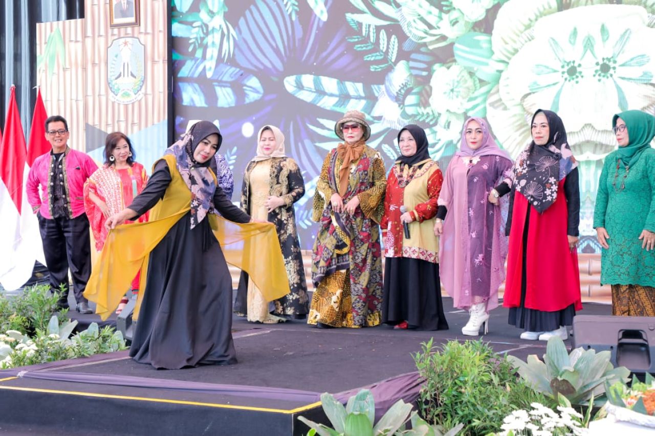 Pj. Gubernur Jatim Ajak Masyarakat Tingkatkan Kepedulian dan Perlindungan untuk Lansia