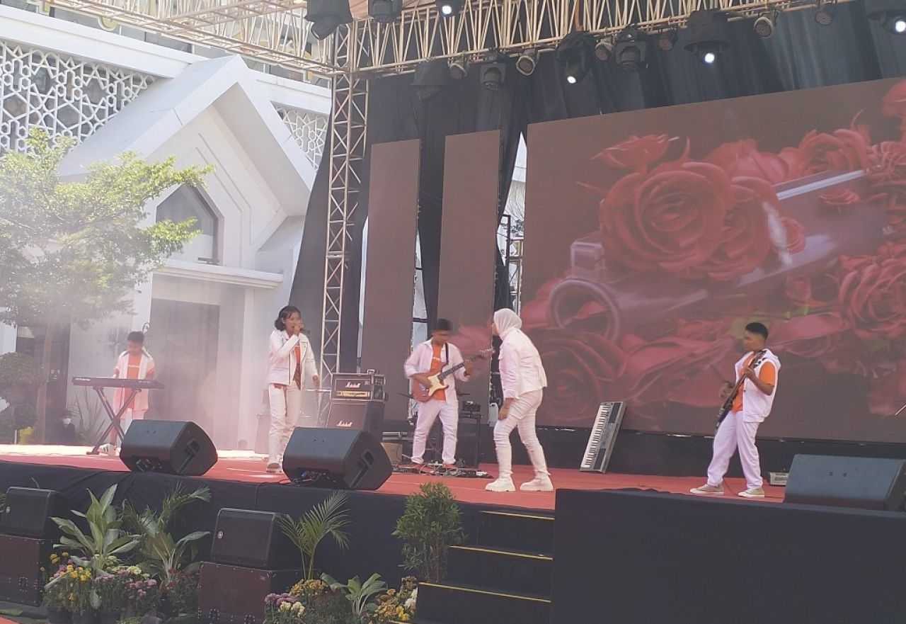 DPRD Surabaya: Konser di Depan Masjid As Sakinah Harus Berhenti 15 Menit Sebelum Azan