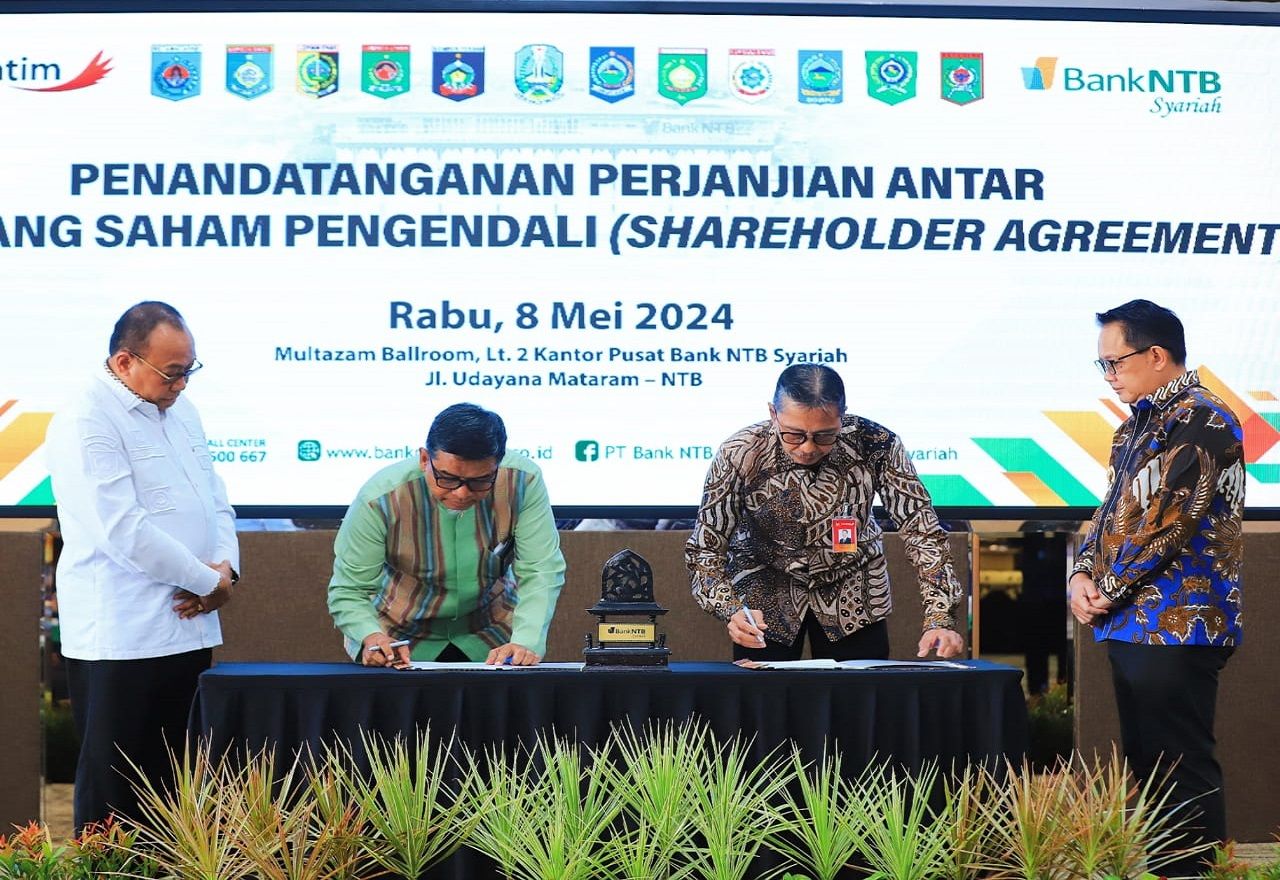 Penandatanganan Shareholder Agreement Bank Jatim dan Bank NTB Syariah Bersatu untuk Kemajuan Ekonomi