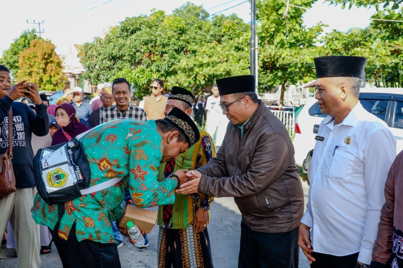 Pelepasan Jamaah Calon Haji Asal Bawean, Begini Pesan Sekda Achmad Washil