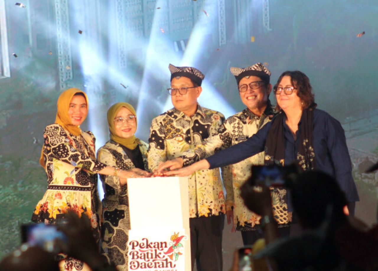 Apresiasi Pj Gubernur Jatim Kepada Pemkab Bojonegoro pada Pembukaan Pekan Batik Daerah Budaya Bangsa
