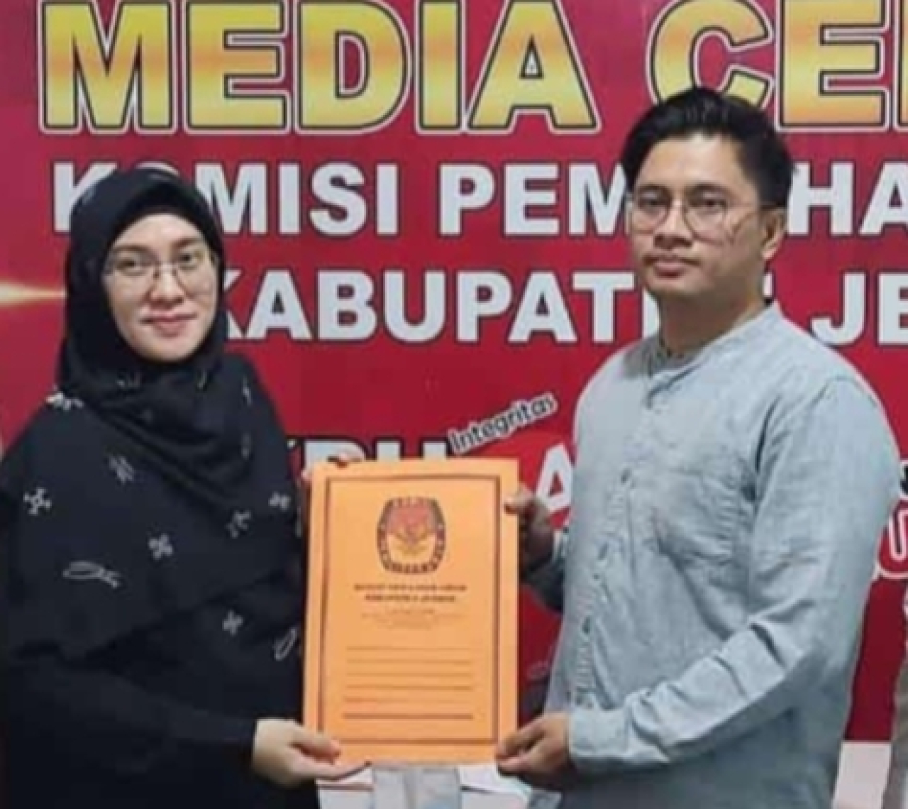 Ketua KPU Jember Nyatakan Pasangan Bacabup Jember Jalur Independen Penuhi Syarat Administrasi