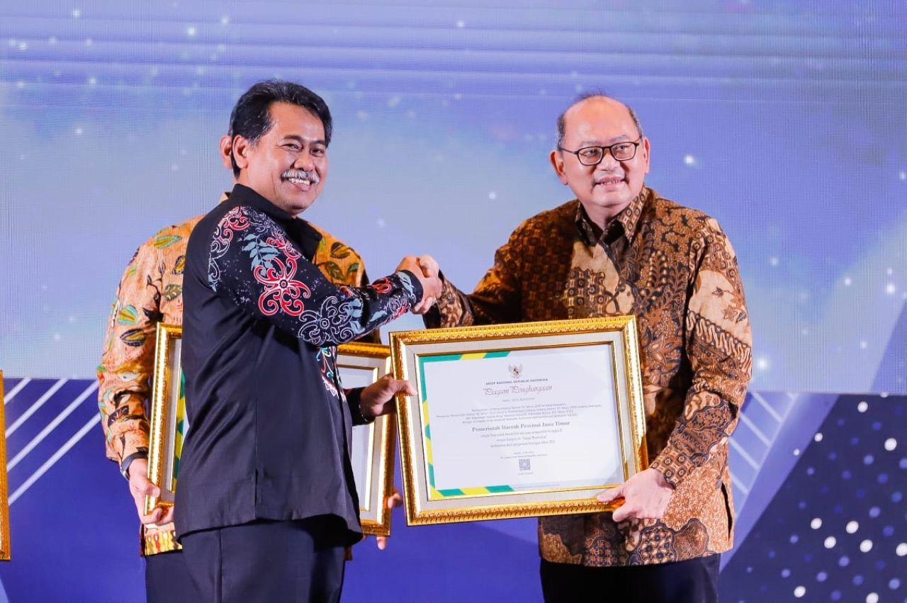 Pemerintah Provinsi Jawa Timur Raih Dua Penghargaan dalam Puncak Peringatan Hari Kearsipan ke-53