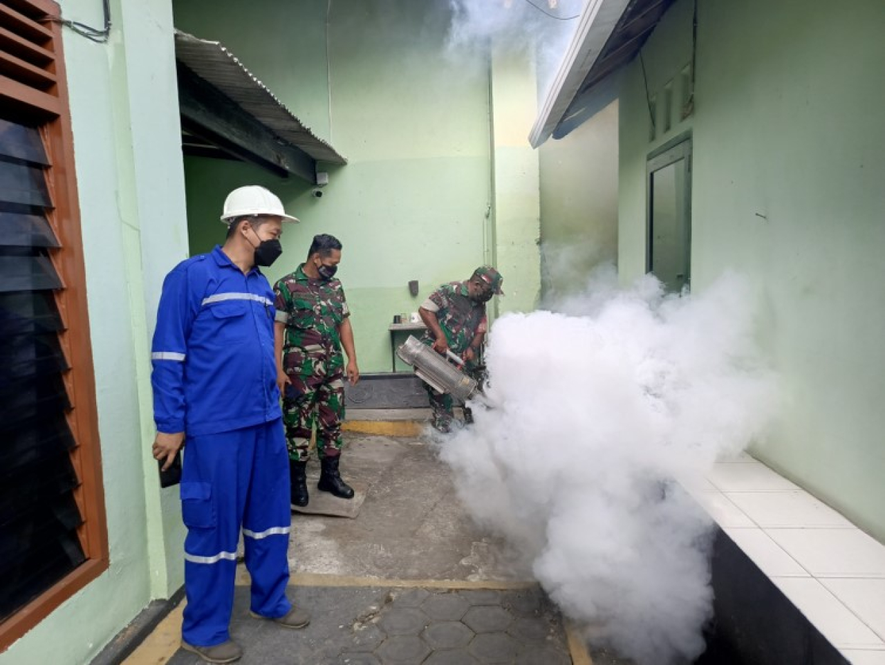Cegah Demam Berdarah, Fogging Dilaksanakan di Jajaran Kodim 0808/Blitar