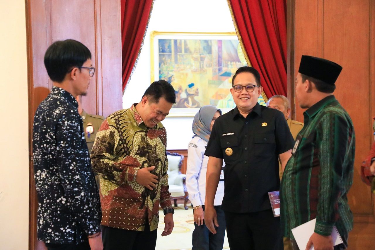 Pj. Gubernur Adhy Dukung Kerja Profesional Hingga Pesankan Netralitas Kepada KPU Jatim