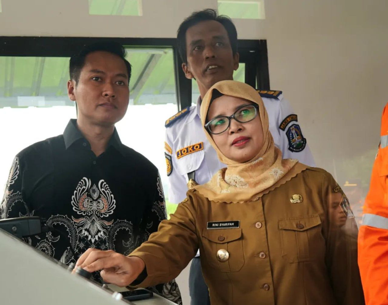 Resmikan Palang Pintu KA di Kelurahan Bence, Ini Harapan Bupati Blitar