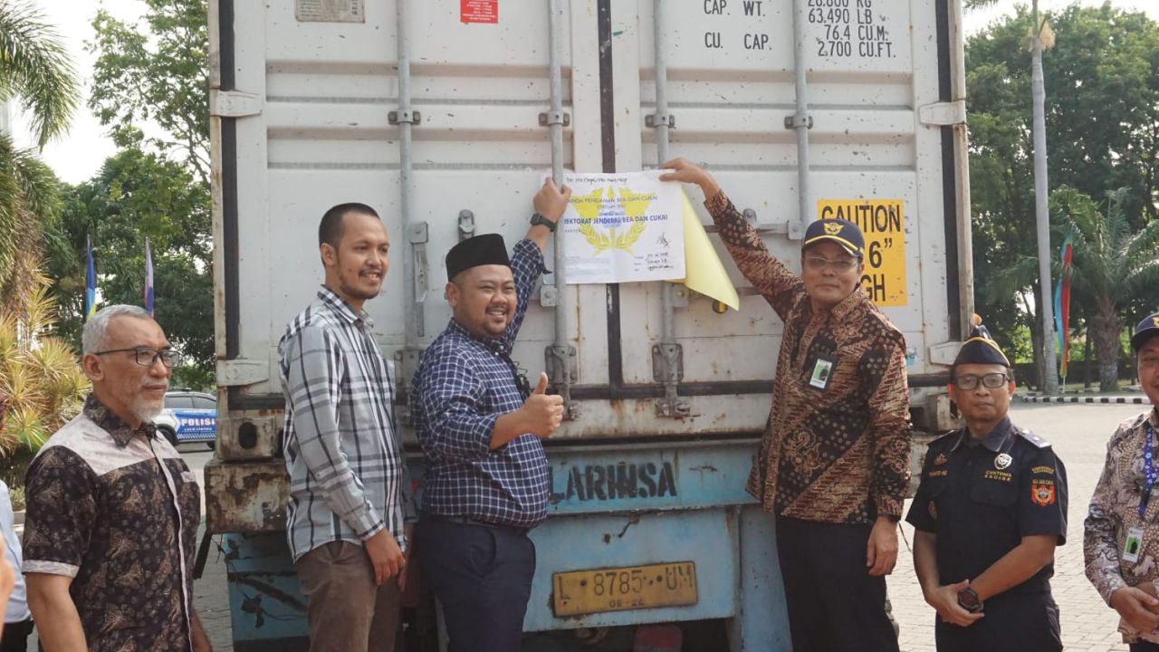 Bupati Gresik Lepas Ekspor Perdana Sekam Bakar ke Nagoya Jepang