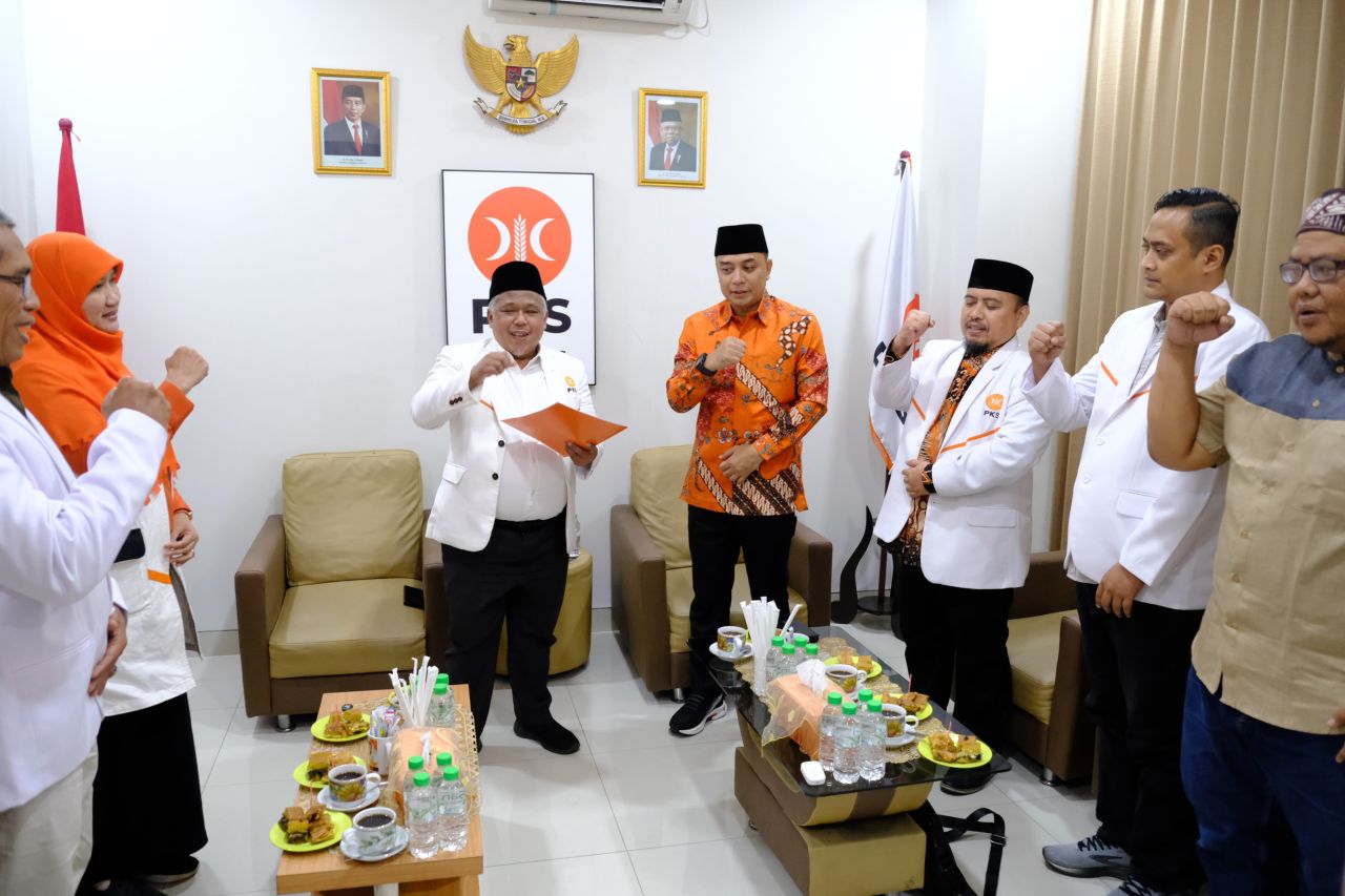 Lagi Eri Cahyadi Full Senyum, PKS Dukung Sebagai Cawali di Pilkada Serentak 2024