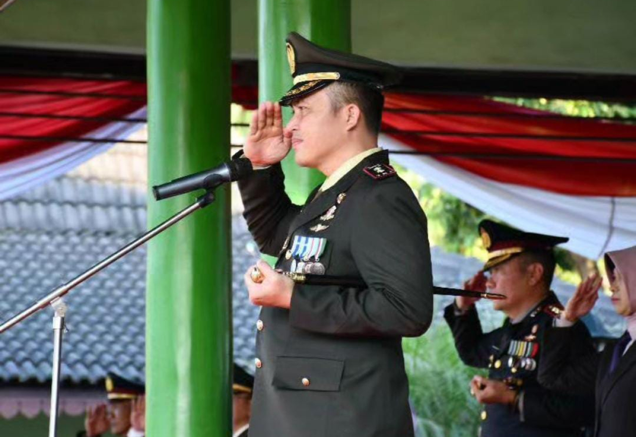 Letkol Arm Suhendra Chipta Pimpin Upacara Penurunan Bendera Merah Putih di Bondowoso