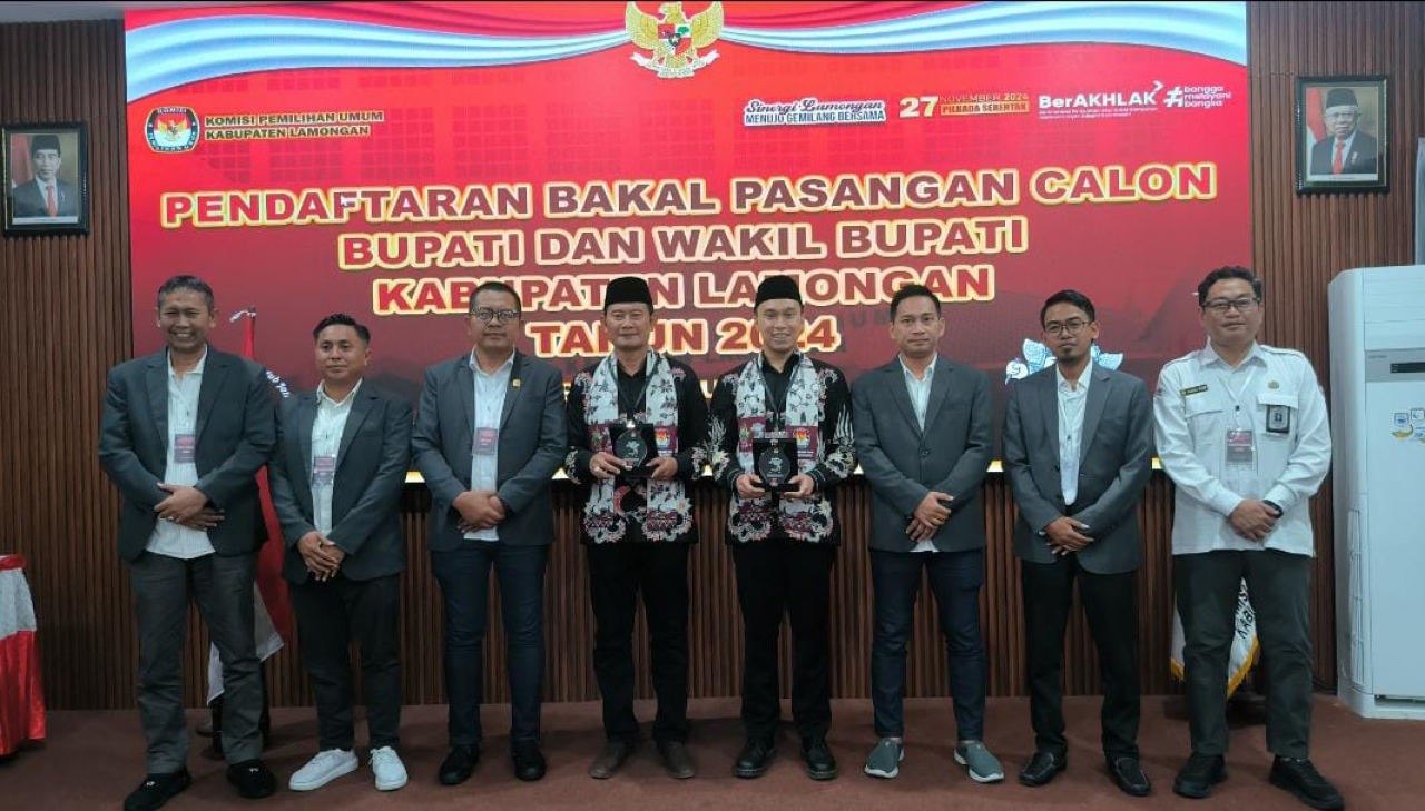 Yuhronur - Dhirham Resmi Mendaftar di KPU Lamongan 