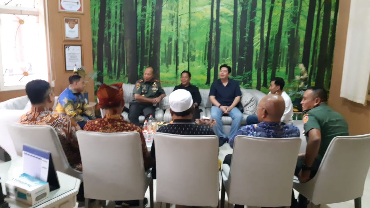 Mayjen TNI Anton Yuliantoro Kunjungi Disnaker Malang, Bangga dengan Capaian Yoyok Wardoyo