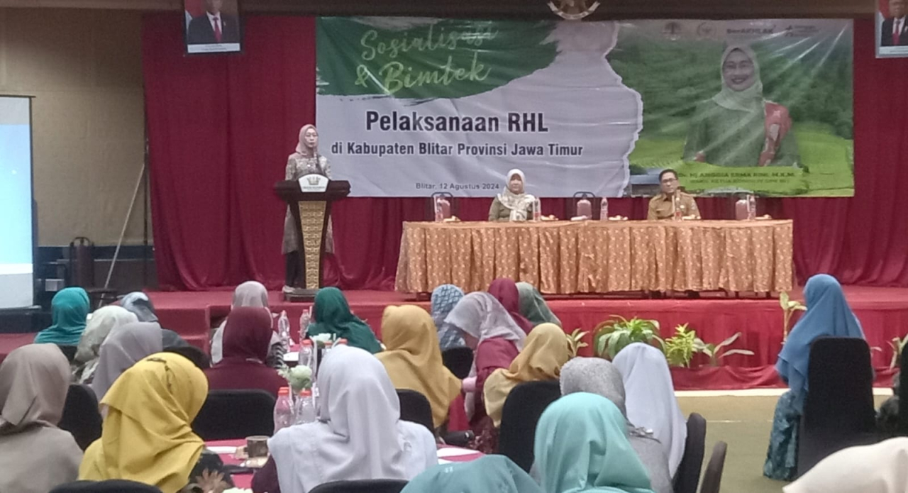 Gelar Sosialisasi dan Bimtek Pelaksanaan RHL di Blitar, Anggia Erma Rini Pesankan Ini