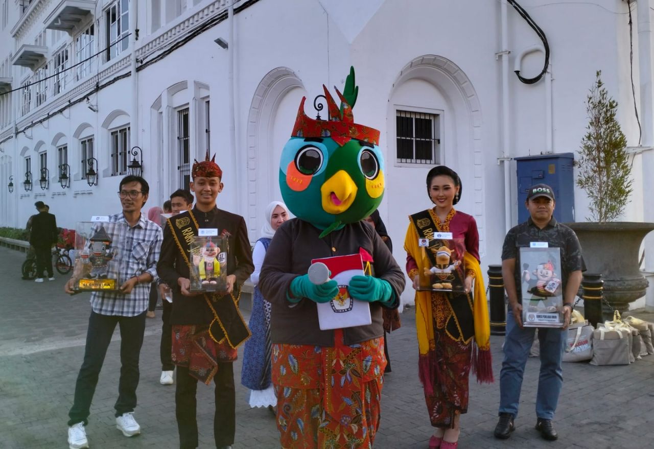KPU Jatim Sosialisasi Maskot Pilkada Serentak 2024 di Kawasan Kota Lama Surabaya