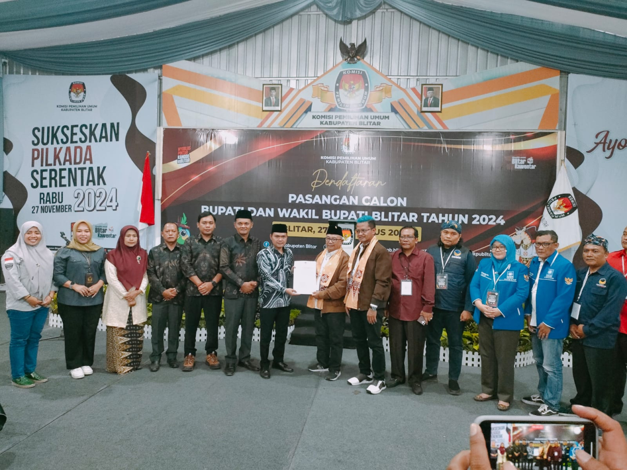 Usai Deklarasi, Rijanto-Beky Langsung Daftar ke KPU Kabupaten Blitar di Hari Pertama