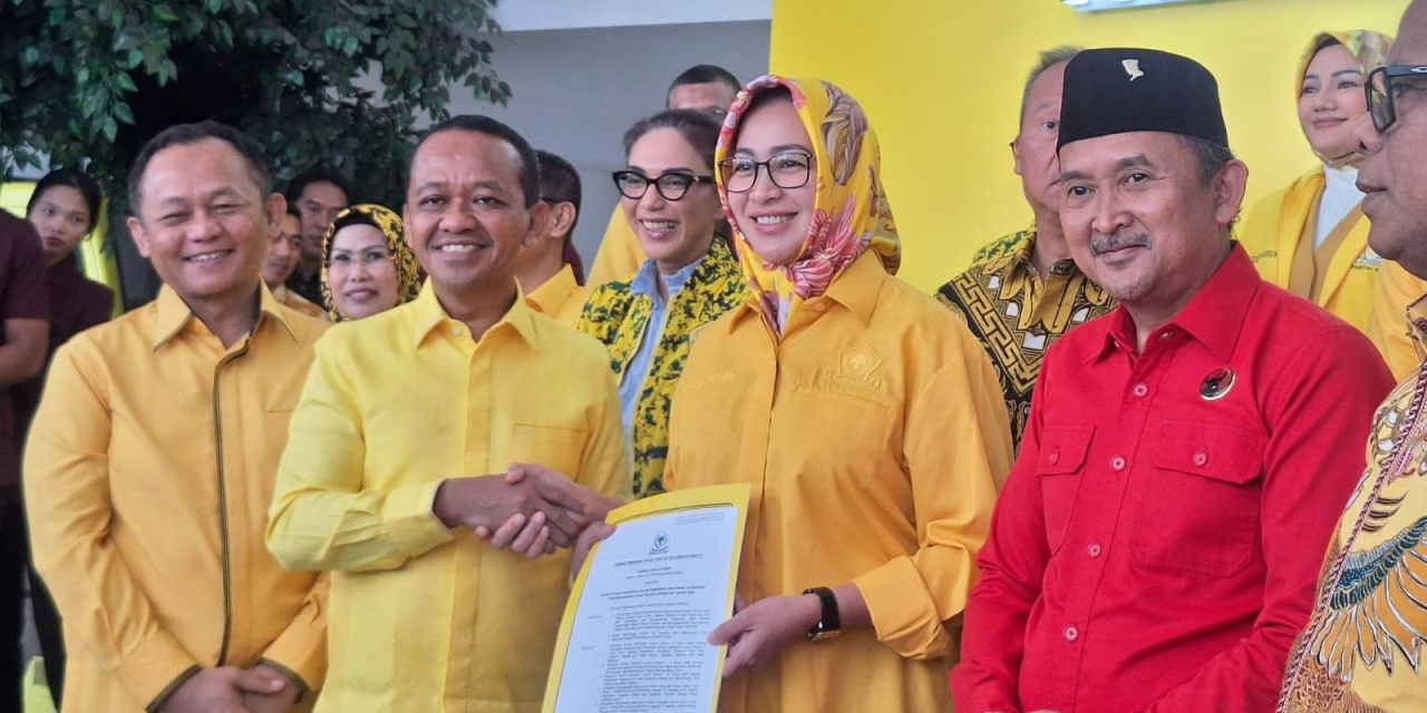 Beri B1-KWK ke Airin- Ade, Bahlil : Pak Ade, Kami Tidak Akan Meminta Warna Baju Anda Berubah Kuning