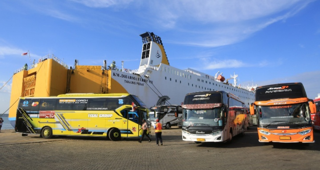 Dukung HUT RI ke-79 di IKN, Pelindo Sub Regional 3 Jawa Layani Pengiriman 70 Unit Bus ke Balikpapan