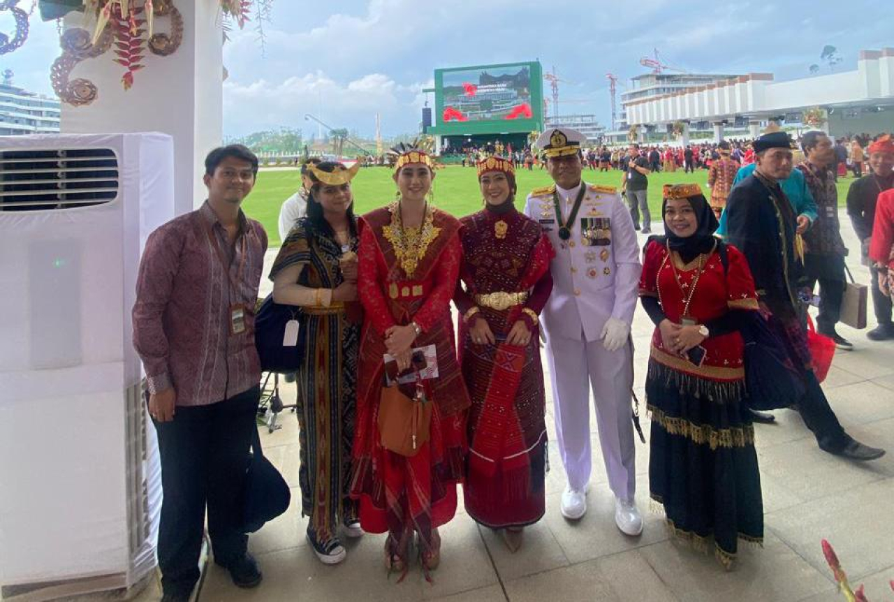 Kenakan Pakai Batak di HUT ke-79 RI, Ketum DPP KNPI Tekankan Momentum Kemajuan Indonesia