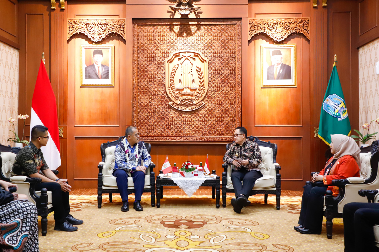 Pj Gubernur Terima Kunjungan Dubes Peru Untuk Indonesia di Grahadi